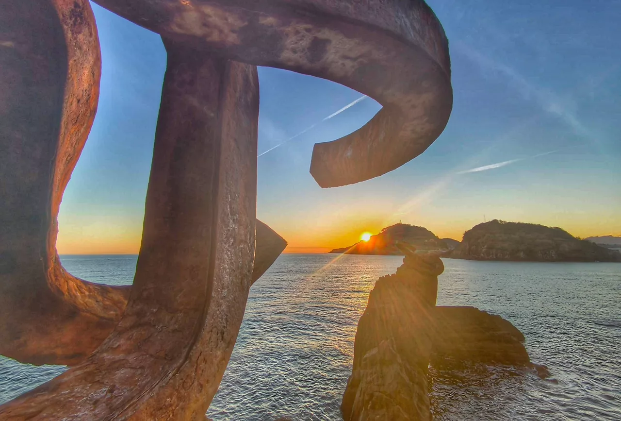 donostia eguzkia iturria txomin rezola

