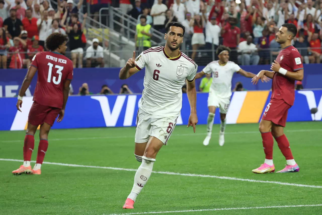 AMDEP8404. ARLINGTON (ESTADOS UNIDOS), 06/07/2026.- Mikel Merino (c) de España celebra un gol este lunes, en un partido de los octavos de final del Mundial de la FIFA 2026 entre Portugal y España en el estadio AT&T en Arlington (Estados Unidos). EFE/ Lavandeira Jr
