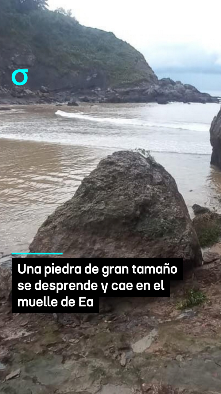 Una piedra de gran tamaño se desprende y cae en el muelle de Ea