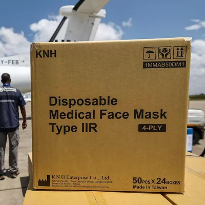 NAIROBI (Kenya), 20/05/2026.- World Health Organization staff members, assisted by Tradewinds Aviation Services staff, load medical supplies onto a United Nations Organization Stabilization Mission in the Democratic Republic of the Congo plane at Jomo Kenyatta International Airport in Nairobi, Kenya, 20 May 2026. The plane is destined for Bunia in the Democratic Republic of the Congo to help combat the Ebola outbreak, carrying PPE, testing kits, and body bags. The WHO has declared that the Ebola disease caused by the Bundibugyo virus in the Democratic Republic of the Congo and Uganda constitutes a public health emergency of international concern (PHEIC). (Kenia) EFE/EPA/DANIEL IRUNGU
