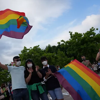 (Foto de ARCHIVO)

Ekain, el joven víctima de un ataque homófobo el pasado domingo en Basauri (Bizkaia) ondea una bandera arco iris junto con su madre, y la pareja del joven



H.BILBAO-EUROPA PRESS

10/6/2021