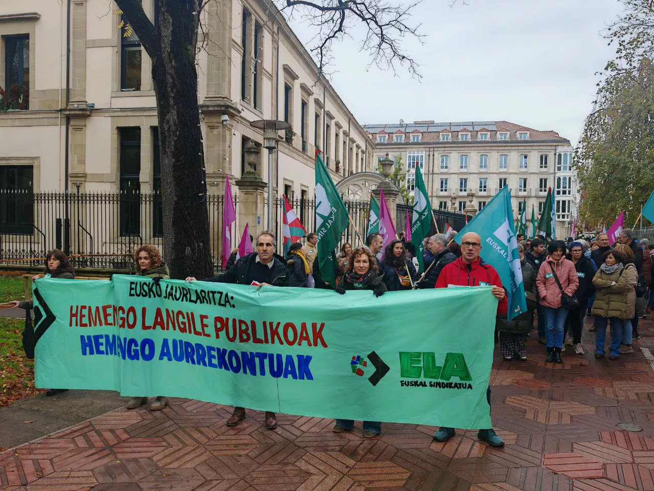 ELA SINDIKATUA PROTESTA LEGEBILTZARRA