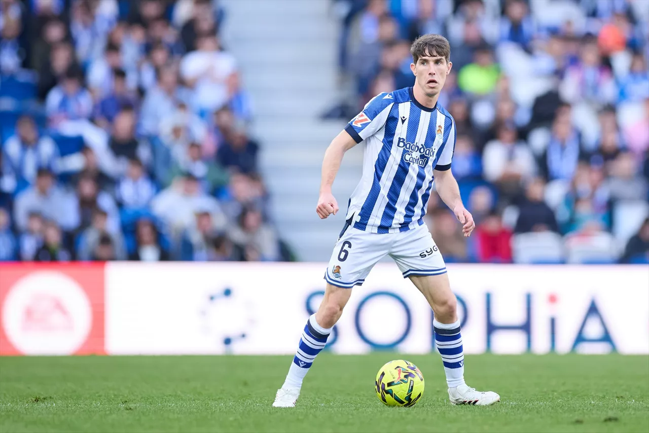 (Foto de ARCHIVO)

Aritz Elustondo of Real Sociedad in action during the LaLiga EA Sports match between Real Sociedad and Real Oviedo at Anoeta on February 21, 2026, in San Sebastian, Spain.



Ricardo Larreina / AFP7 / Europa Press

21/2/2026 ONLY FOR USE IN SPAIN