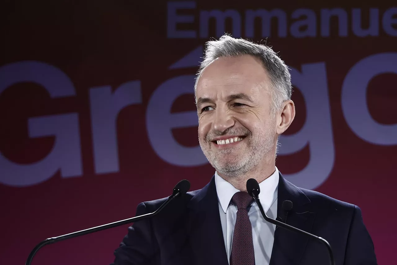 Paris (France), 15/03/2026.- Emmanuel Gregoire, candidate for the Socialist Party (PS) and the left-wing coalition in the 2026 Paris municipal elections, makes his speech following the announcement of the preliminary results from the first round of the French municipal elections in Paris, France, 15 March 2026. The second round of the municipal elections will be held on 22 March 2026. (Elecciones, Francia) EFE/EPA/CHRISTOPHE PETIT TESSON
