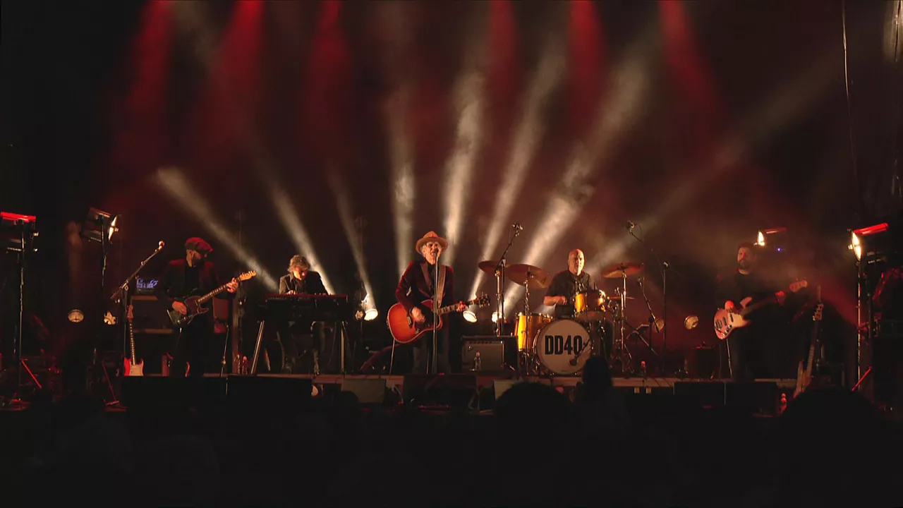 Mikel Erentxun celebra el aniversario de Duncan Dhu en el festival Miramar Gauak