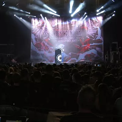 Ernai gazte antolakundeak memoria eta borroka aldarrikatu ditu Abadiñon egiten ari diren topagunean