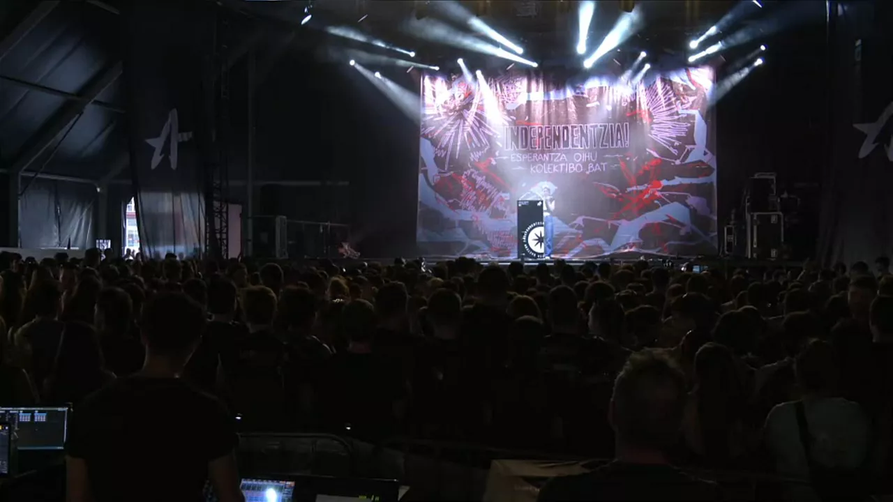 Ernai gazte antolakundeak memoria eta borroka aldarrikatu ditu Abadiñon egiten ari diren topagunean