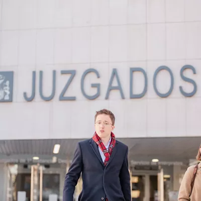 (Foto de ARCHIVO)

El ex portavoz de Sumar en el Congreso Iñigo Errejón sale de declarar en los juzgados de Plaza de Castilla, junto a su abogada, a 16 de enero de 2025, en Madrid (España). El juez que investiga al exportavoz parlamentario de Sumar Íñigo Errejón por un presunto delito de agresión sexual le toma declaración como investigado, y a la actriz Elisa Mouliaá como denunciante. Los hechos denunciados por Mouliaá fueron en septiembre de 2021.



Mateo Lanzuela / Europa Press

16/1/2025