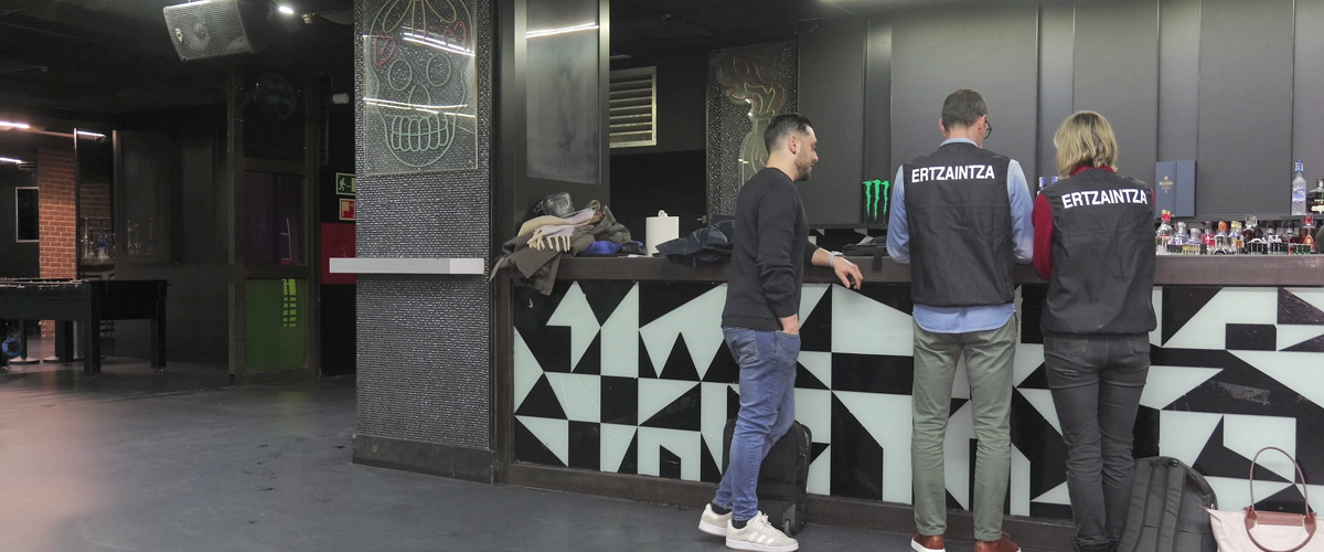 Inspección de un local de ocio nocturno, discoteca, por parte de la Ertzaintza de cara a Nochevieja