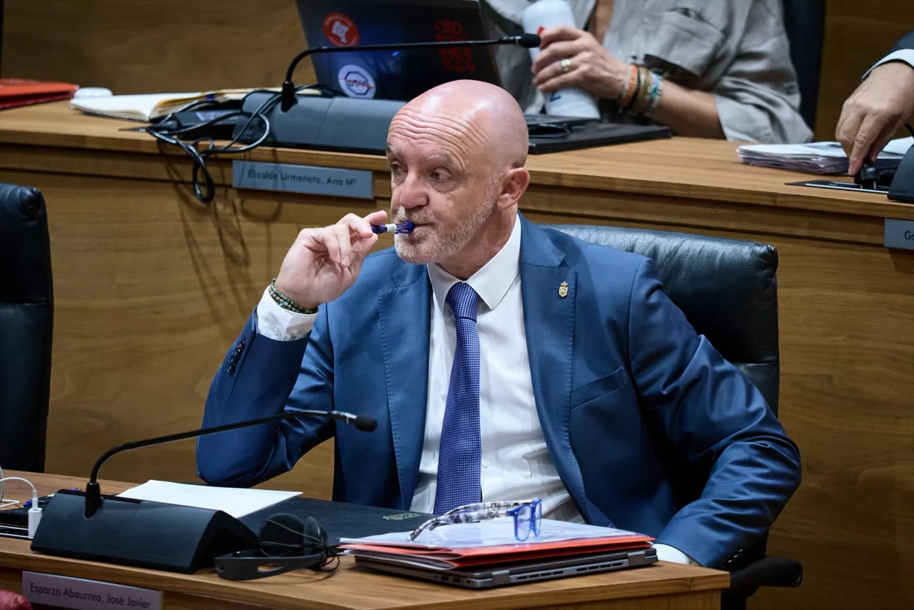 El portavoz de UPN, Javier Esparza, durante el debate sobre el Estado de la Comunidad, en el Parlamento de Navarra, a 24 de septiembre de 2026, en Pamplona, Navarra (España). El pleno del Parlamento de Navarra celebra este jueves y el viernes, 24 y 25 de septiembre, el último Debate sobre el Estado de la Comunidad foral correspondiente a la XI Legislatura.



Eduardo Sanz / Europa Press

24/9/2026