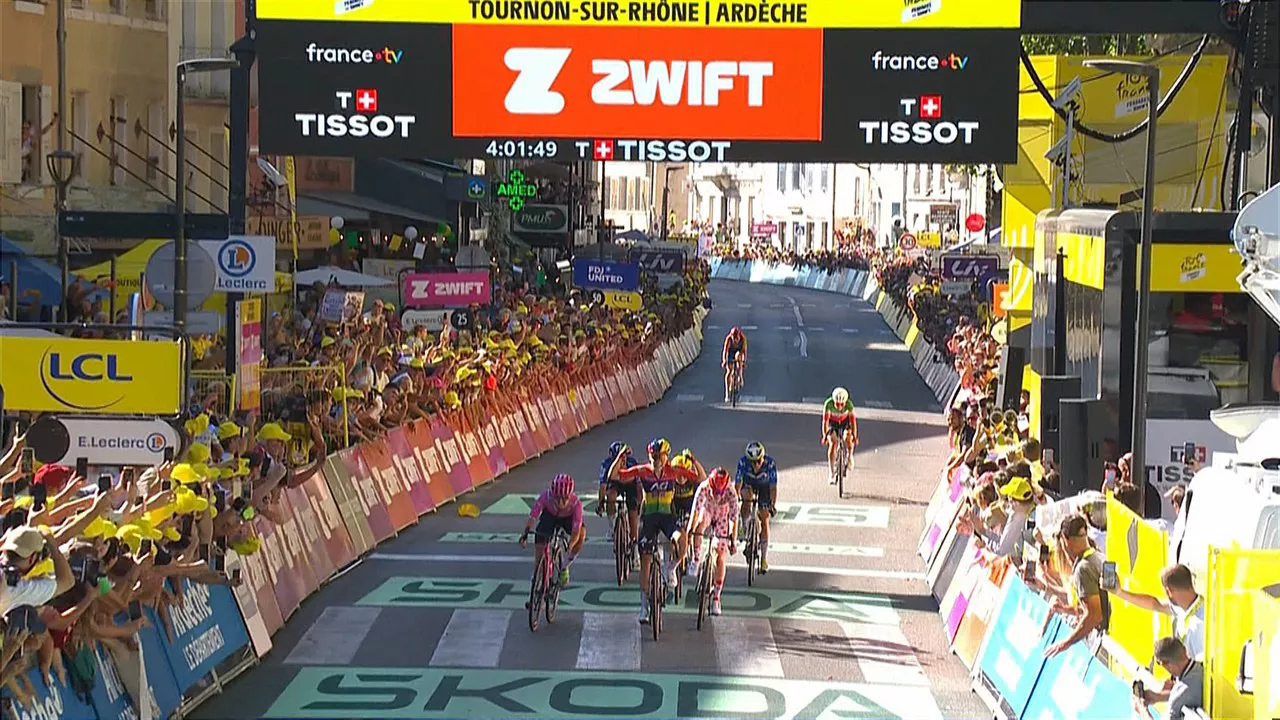 esprint-6-etapa-Tour-Francia-Le-Court-Pienaar