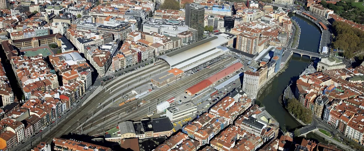 (Foto de ARCHIVO)

Imagen de la estación de Abando.



REMITIDA / HANDOUT por AYUNTAMIENTO DE BILBAO

Fotografía remitida a medios de comunicación exclusivamente para ilustrar la noticia a la que hace referencia la imagen, y citando la procedencia de la imagen en la firma

26/7/2023