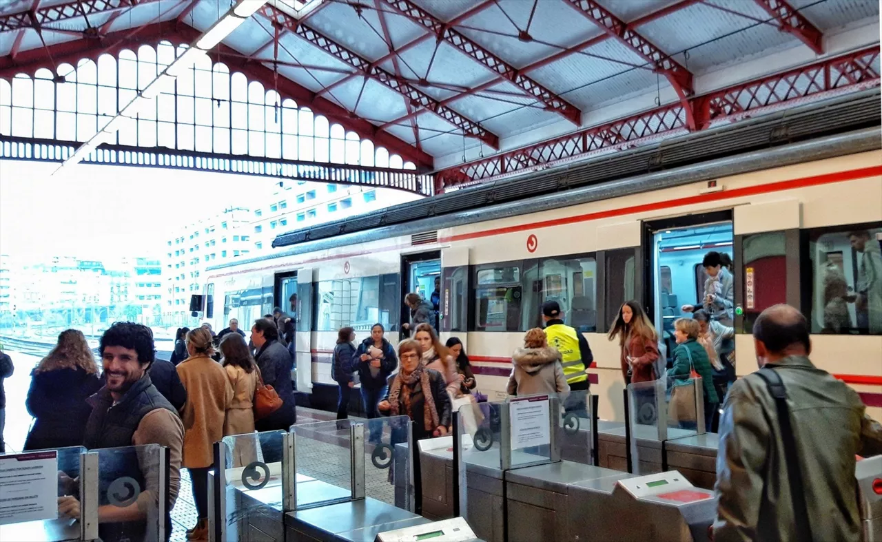 (Foto de ARCHIVO)

Estación de Renfe en San Sebastián



REMITIDA / HANDOUT por RENFE

Fotografía remitida a medios de comunicación exclusivamente para ilustrar la noticia a la que hace referencia la imagen, y citando la procedencia de la imagen en la firma

09/1/2020