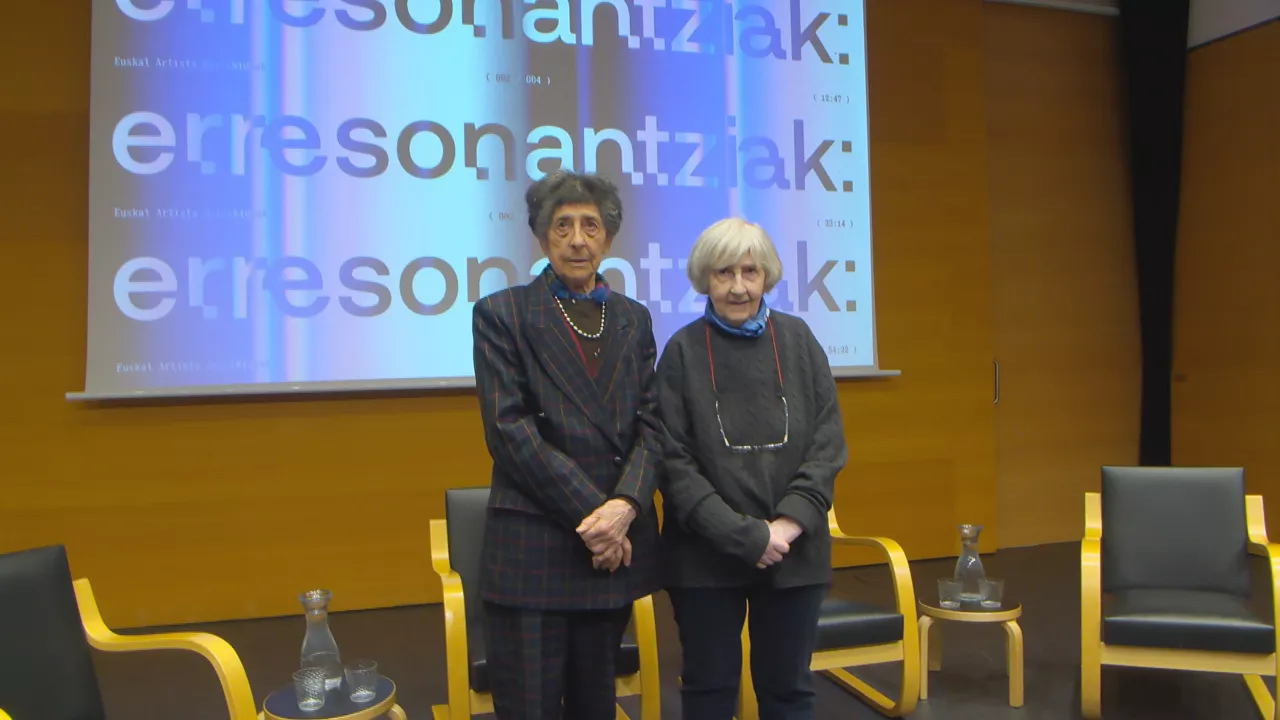 "Erresonantziak" sailak dokumental bat eskaini dio Esther Ferrerri eta beste bat Mari Puri Herrerori. 