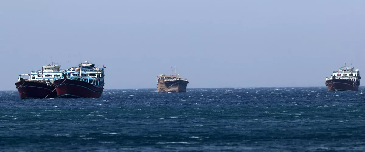 Khasab (Oman), 24/06/2025.- Ships in the Strait of Hormuz as seen from Khasab, Musandam Governorate, Oman, 24 June 2025. The Iranian parliament approved a measure to close the Strait of Hormuz following US strikes on three of Iran's key nuclear sites on 22 June 2025. Israel and Iran have been exchanging fire since Israel launched strikes across Iran on 13 June 2025. EFE/EPA/ALI HAIDER
