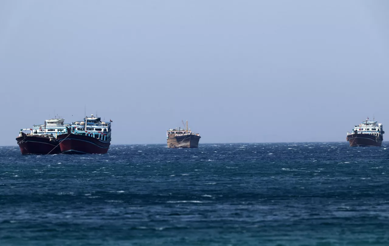 Khasab (Oman), 24/06/2025.- Ships in the Strait of Hormuz as seen from Khasab, Musandam Governorate, Oman, 24 June 2025. The Iranian parliament approved a measure to close the Strait of Hormuz following US strikes on three of Iran's key nuclear sites on 22 June 2025. Israel and Iran have been exchanging fire since Israel launched strikes across Iran on 13 June 2025. EFE/EPA/ALI HAIDER
