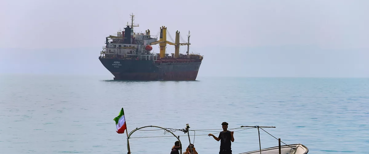 (Foto de ARCHIVO)

April 29, 2024, Persian Gulf, Bushehr, Iran: An Iranian speedboat of the Basij Resistance Mobilization Force, a paramilitary volunteer militia within the Islamic Revolutionary Guard Corps (IRGC) and one of its five branches, is sailing along the Persian Gulf during the IRGC marine parade to commemorate Persian Gulf National Day near the Bushehr nuclear power plant in the seaport city of Bushehr, Bushehr province, southern Iran. Iran celebrates the anniversary of the liberation of the country's south from Portuguese occupation in 1622 as 'Persian Gulf National Day' in Bushehr on April 29, 2024. The date coincides with the anniversary of a successful military campaign by Shah Abbas, the Great of Persia, in the 17th century. This campaign drove the Portuguese navy out of Hormuz Island, after which it was named the waterway that separated the Gulf from the Sea of Oman.



Europa Press/Contacto/Rouzbeh Fouladi

29/4/2024