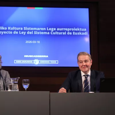 Ibone Bengoetxea Eusko Jaurlaritzako lehen lehendakariorde eta Kultura eta Hizkuntza Politikako sailburua eta Andoni Iturbe Kulturako sailburuordea 