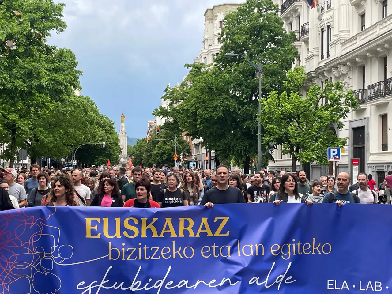 ELA, LAB eta Steilas kalera atera dira Bilbon euskararen alde