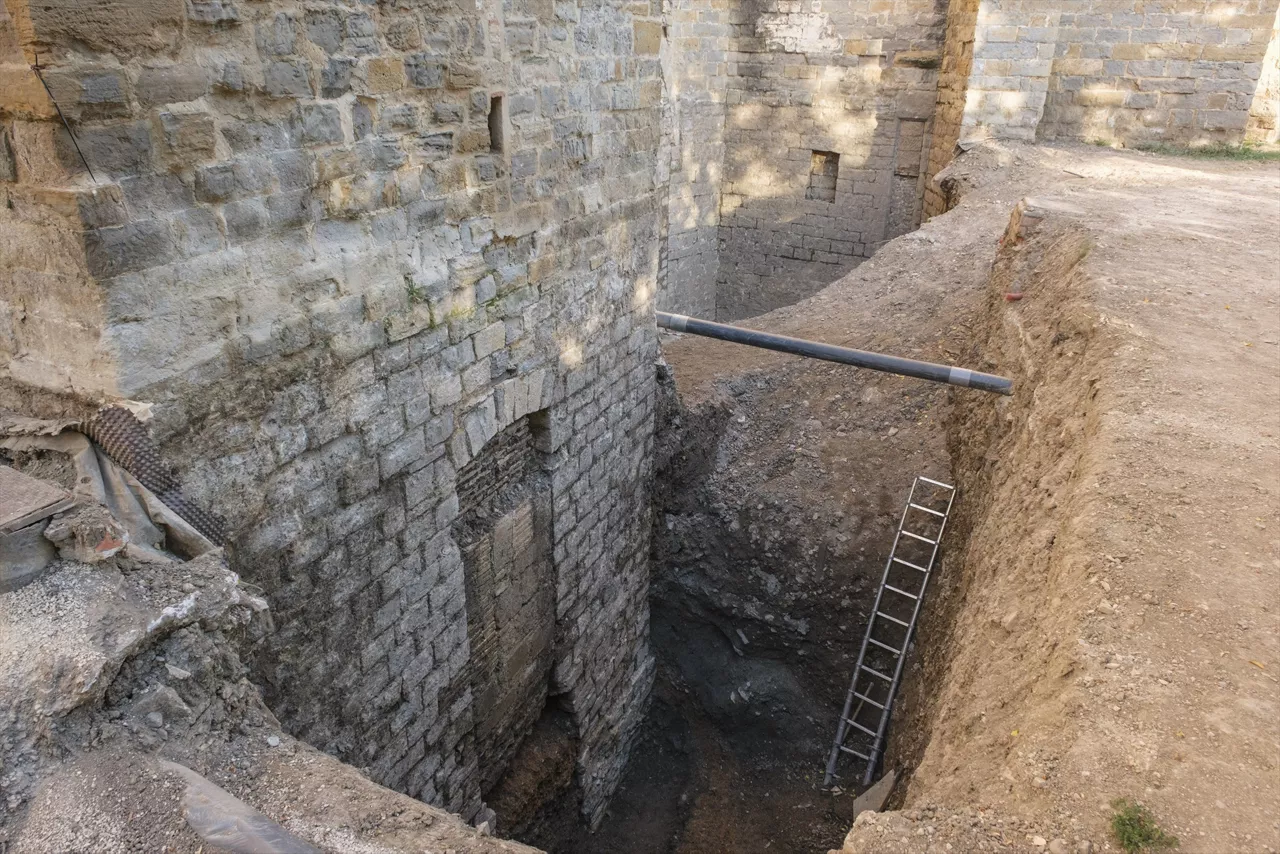 Imagen de las excavaciones



REMITIDA / HANDOUT por AYUNTAMIENTO DE PAMPLONA-GORKA BEUNZA

Fotografía remitida a medios de comunicación exclusivamente para ilustrar la noticia a la que hace referencia la imagen, y citando la procedencia de la imagen en la firma

23/9/2026