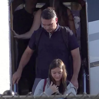 . MIAMI (ESTADOS UNIDOS), 28/10/2026.- Captura de video que muestra al excandidato presidencial brasileño Flávio Bolsonaro llegando este miércoles al Aeropuerto Ejecutivo de Miami-Opa Locka en Miami (EE.UU.). Bolsonaro llegó a Estados Unidos, donde será acogido por el Gobierno del presidente Donald Trump, tras huir de Brasil vía Argentina después de perder las elecciones del domingo frente al mandatario Luiz Inácio Lula da Silva. EFE/ Antoni Belchi
