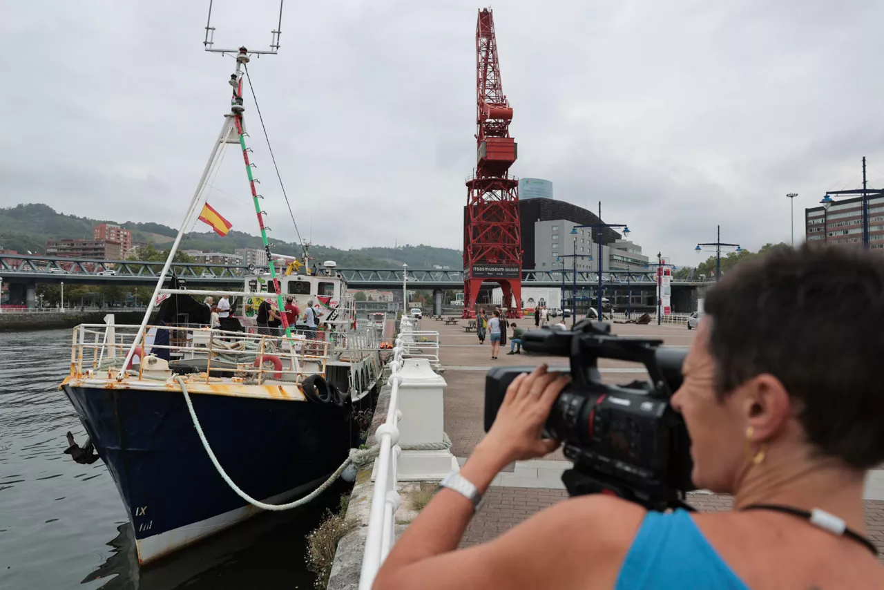 GRAFCAV8126. BILBAO, 07/09/2026.-El barco Kate, donde el capitán e integrantes dan una rueda de prensa, el barco forma parte de la 'Freedom Flotilla' (Flotilla de la Libertad) con destino a Gaza, un día antes de zarpar en dirección a Vigo.EFE/Luis Tejido

