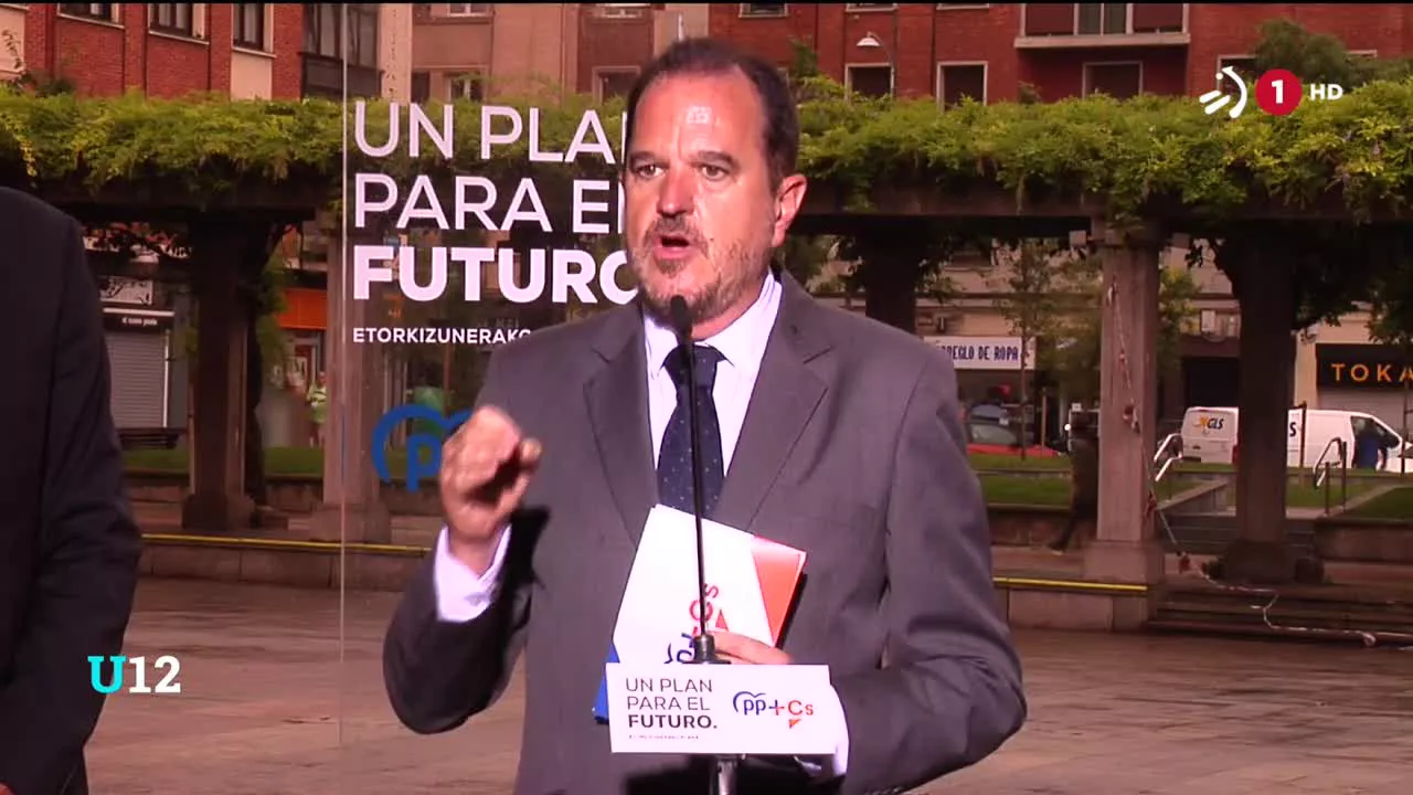 Ezkerrari eta EAJri okupak babeste egotzie die Carlos Iturgaizek. PP-Ciudadanos koalizioaren hautagaiak Raul Albiol Badalonako alkatearen babesa jaso du gaur.