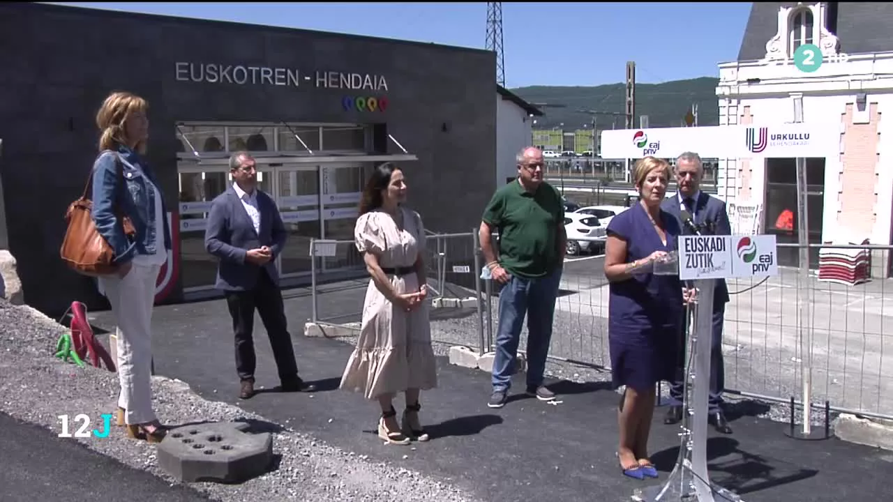 En la renovada estación de Euskotren en Hendaia, en funcionamiento desde ayer tras una reforma financiada al 100% por su Gobierno, Iñigo Urkullu ha abogado por la movilidad transfronteriza.