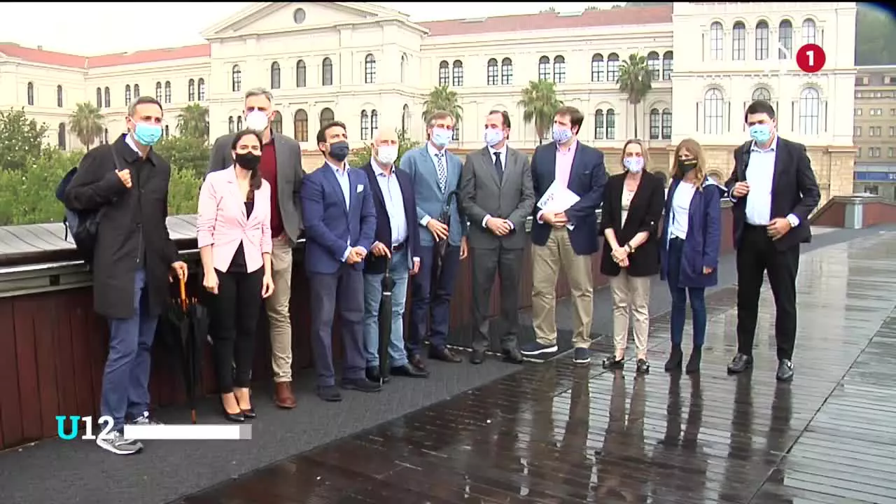 Ikastetxea eta hizkuntza eredua aukeratzeko eskubidea defendatu ditu Carlos Iturgaizek Bilbon egindako ekitaldian.
