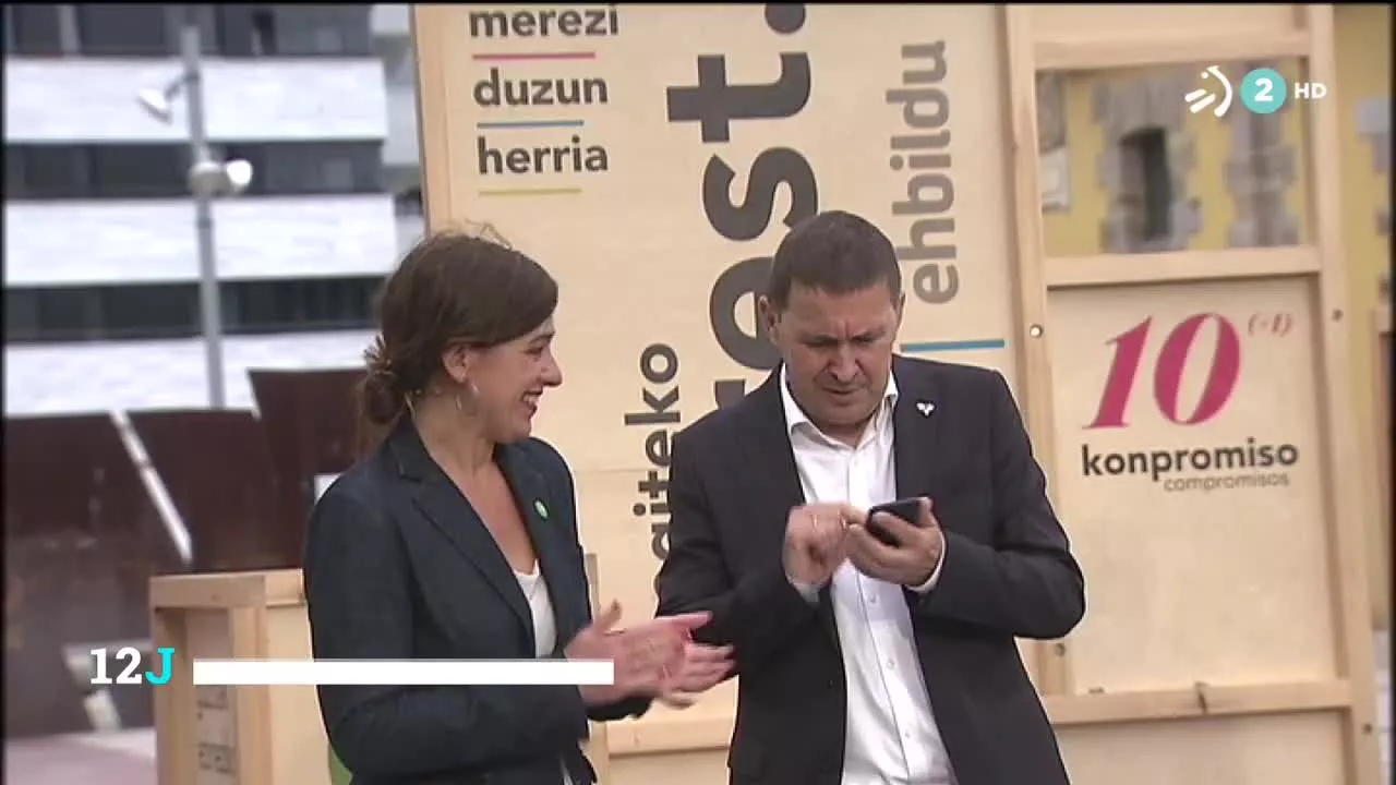Acusa a esos dos partidos de rechazar las medidas más sociales. Jasone Agirre opina que es un gobierno que dice una cosa y hace contraria.