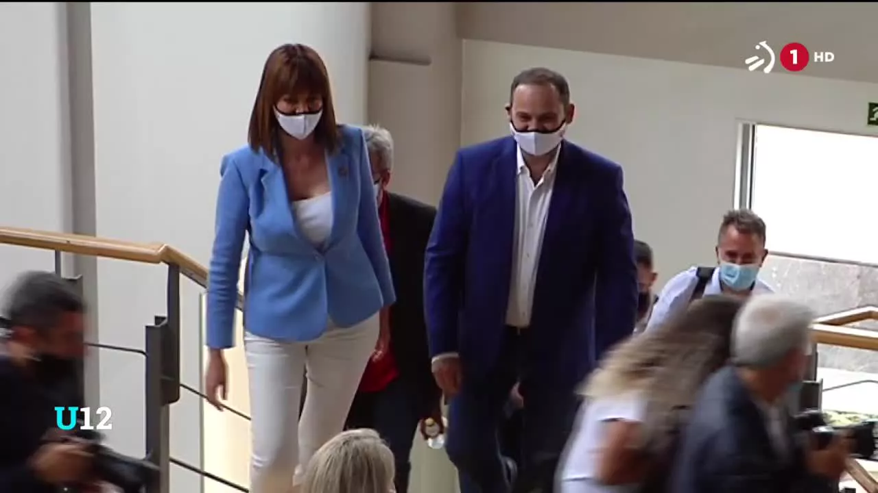 Euskadik berreraikitze-prozesua aurrera eramateko alderdi sozialista sendoa beharko dela esan du Barakaldon Idoia Mendiak, Jose Luis Abalos Garraio ministroarekin batera egin duen ekitaldi politikoan.