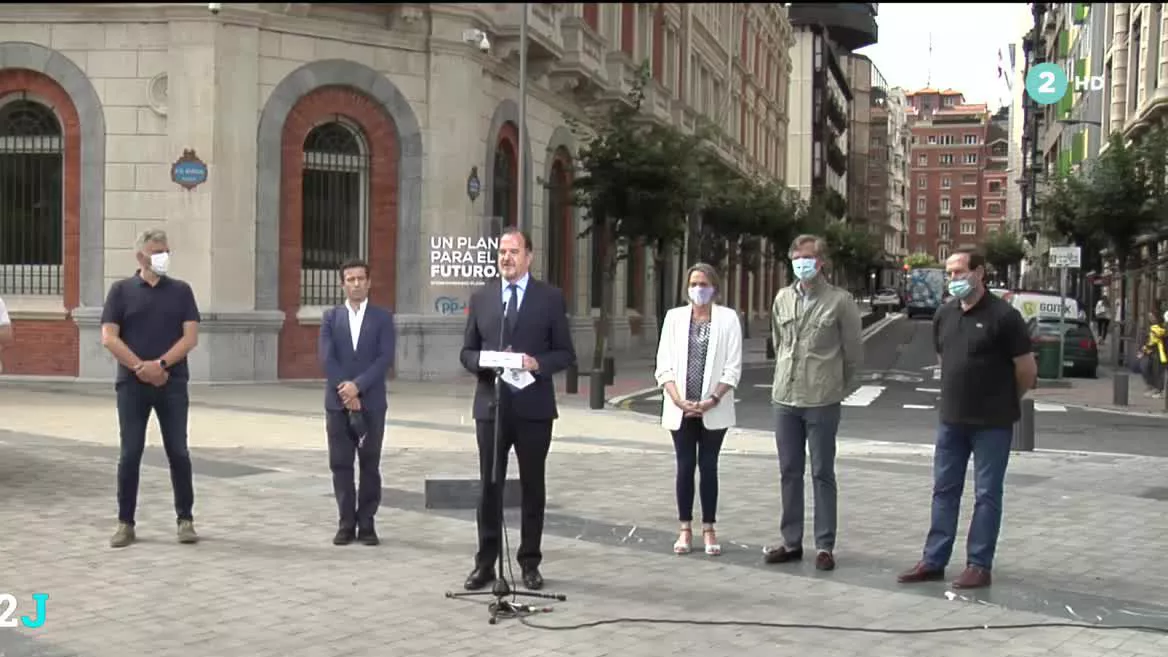 Las 1.700 familias que han cerrado sus negocios no son una prioridad para el PNV, dice Iturgaiz. Se compromete a incentivar el consumo para impulsar la economía.