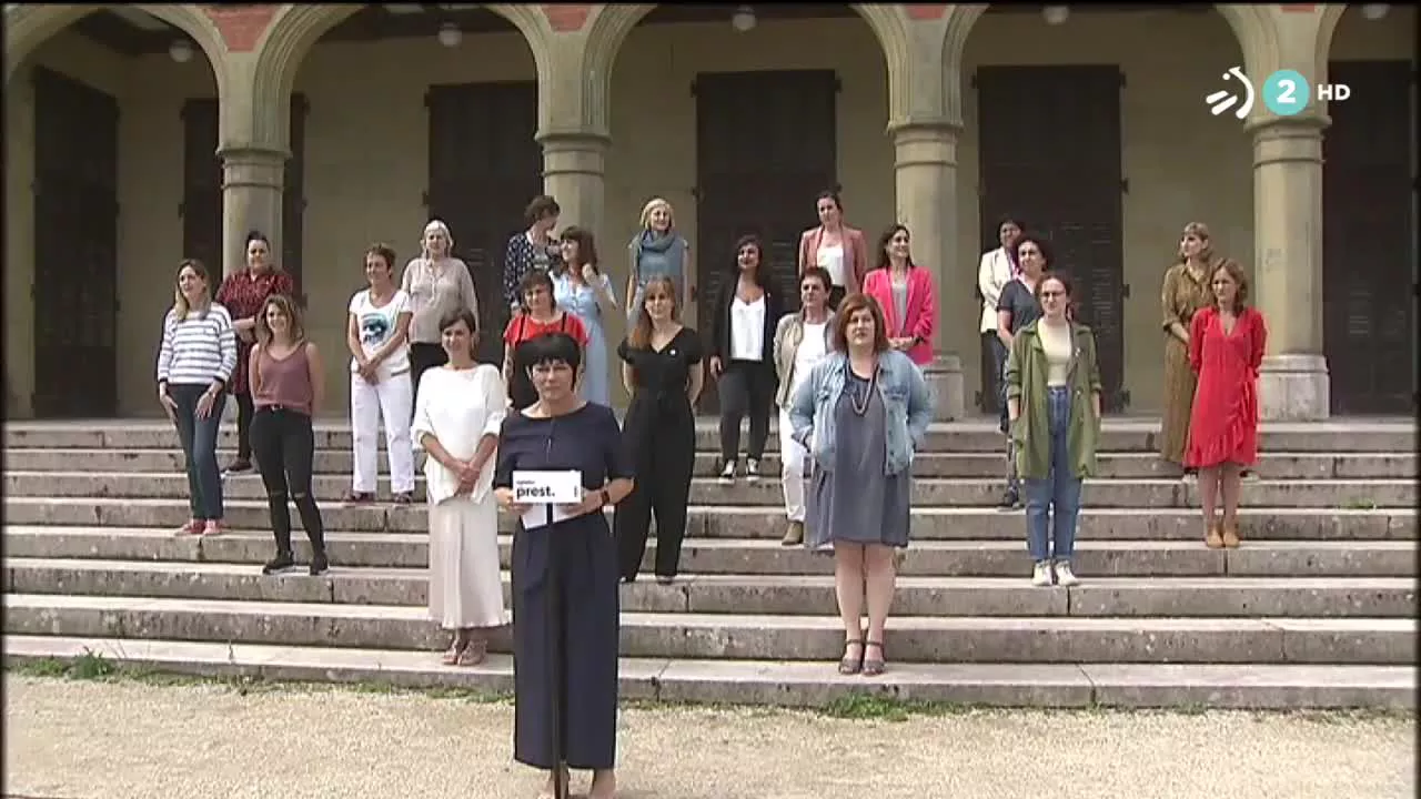 Mujeres electas y candidatas de EH Bildu se ha encontrado hoy en el palacio Miramar en Donostia para apoyar la candidatura de Maddalen Iriarte.