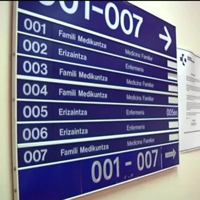 Osasungintzako profesionalek gehiegizko lan karga dutela azpimarratu du Osatzen elkarteak. Mediku bakoitzak 50-60 paziente artatu behar izan omen ditu egunero anbulatorioetan salatu dute.