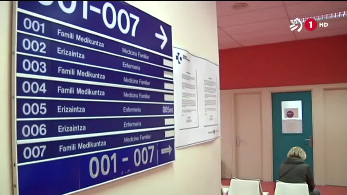 Osasungintzako profesionalek gehiegizko lan karga dutela azpimarratu du Osatzen elkarteak. Mediku bakoitzak 50-60 paziente artatu behar izan omen ditu egunero anbulatorioetan salatu dute.