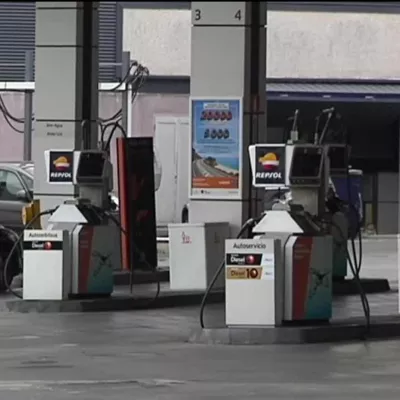 Roza los 1,36 euros por litro de media en junio, un nivel nunca visto desde octubre de 2014, pese a que entonces el coste del petróleo era un 37% más caro que en la actualidad.