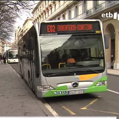 Gipuzkoa pone en marcha una campaña para impulsar el uso del transporte público. La pandemia ha hecho que un tercio de las personas que lo usaban de forma habitual dejen de hacerlo.