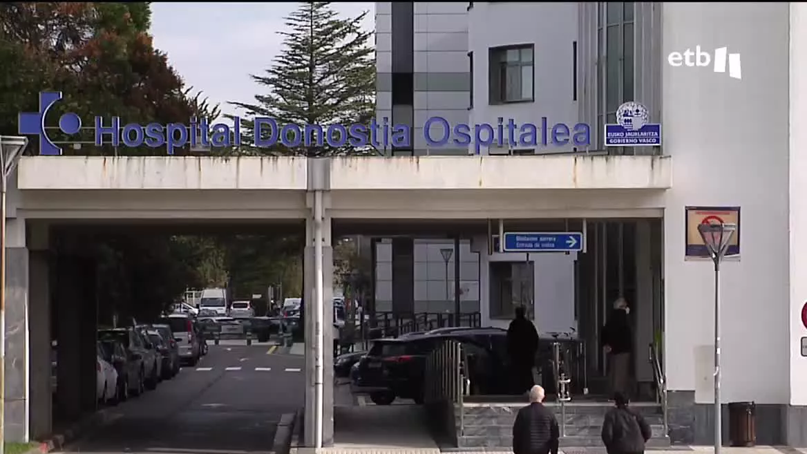10 días antes de que estallara la polémica,el jefe del Servicio de Cirugía General del Hospital Donostia escribió a la consejera Gotzone Sagardui quejándose por el traslado de una unidad hospitalaria y advirtiendo de la pérdida de confianza. Varios jefes de servicio preparan una respuesta conjunta.