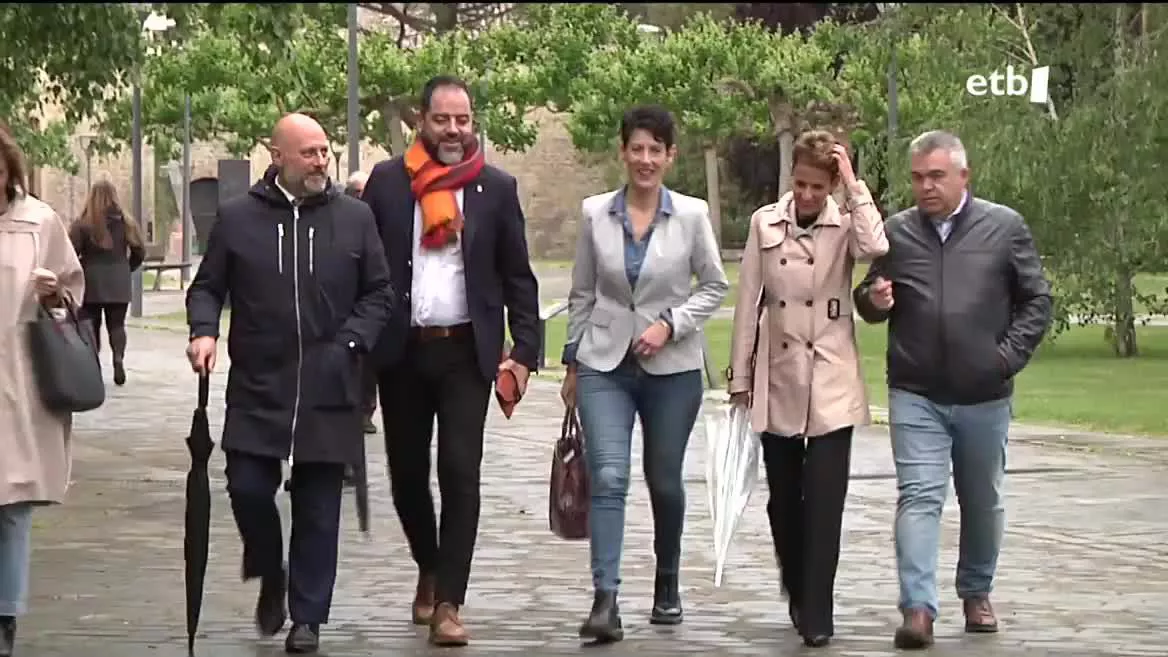 Nafarroako kanpainan lehia bizia Iruñean aginte makila eskuratzeko. Goizean hautagai guztiak mobilizatu dira, lehen kanpaina egun honetan proposamenak mahai gainean jartzeko.