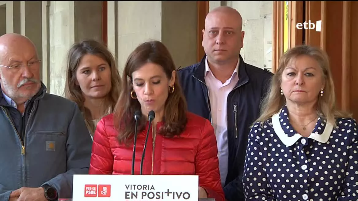 Gasteiz hiriko puntu altuenetatik ezagutzeko aukera emango duen proposamena ere aurkeztu du. Bisita presentzialak edo birtualak egiteko aukera emango die, turistei eta gasteiztarrei.