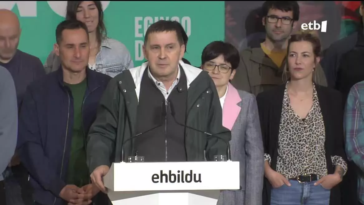 Geldiezina den aldaketa gelditzen saiatzeko, neoliberalek Espainiako politikaren txarrena ekarri dutela salatu du gaur Arnaldo Otegik. Bere aldetik, Bizkaiak aldaketaren epizentroa izan behar duela azpimarratu du Iker Casanova Bizkaiko ahaldungaiak.