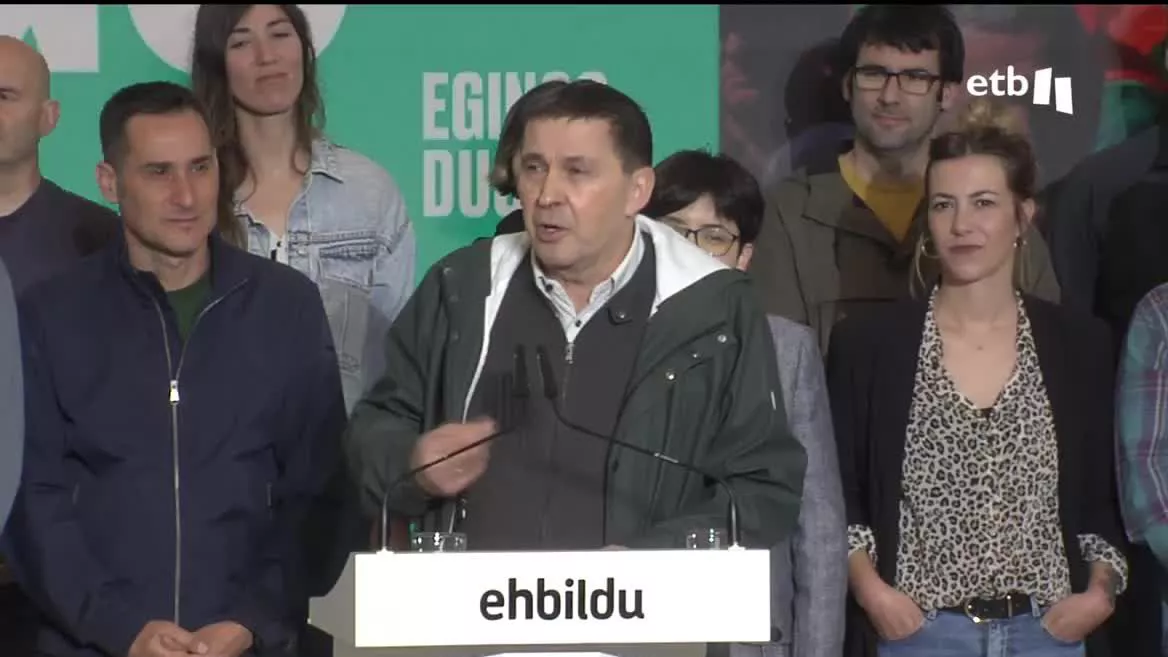 Arnaldo Otegi ha denunciado hoy que para intentar frenar “un cambio imparable” los neoliberales han traído “lo peor de la política española”. Por su parte, el candidato a diputado general de Bizkaia, Iker Casanova, ha subrayado que Bizkaia debe ser “el epicentro del cambio”.