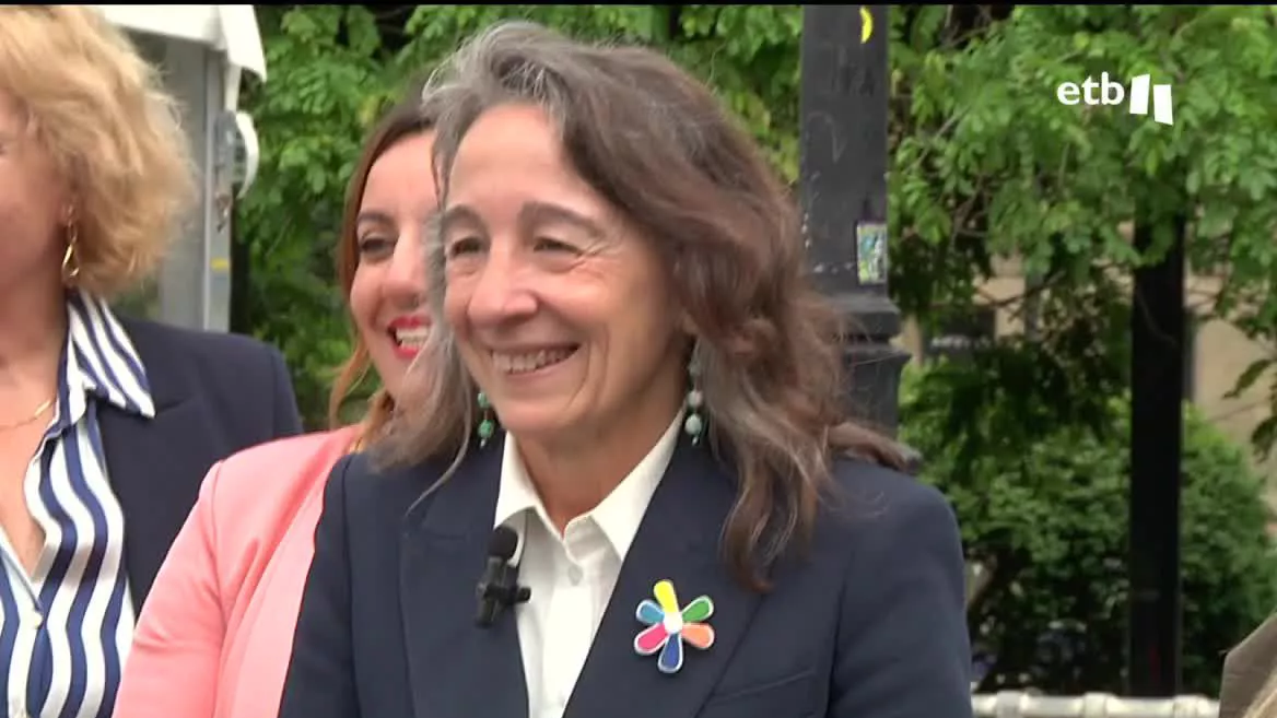 En la plaza Easo de Donostia, aprovechando que tienen que soterrar las vías del tren, la socialista Marisol Garmendia ha reivindicado un Boulevard verde gigante hacia el barrio de Amara. Asimismo, ha propuesto, entre otras medidas, construir allí viviendas públicas, de alquiler.