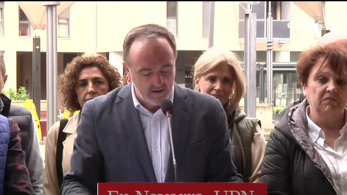 "Javier Esparza, candidato a presidente de UPN, ha pedido a Chivite en Berrioplano que ""rompa"" con la coalición nacionalista. Joseba Asirón (EH Bildu) le ha respondido que la polémica la provoca ""el nerviosismo de algunas personas"". Los socialistas han permanecido hoy ajenos a la discusión."