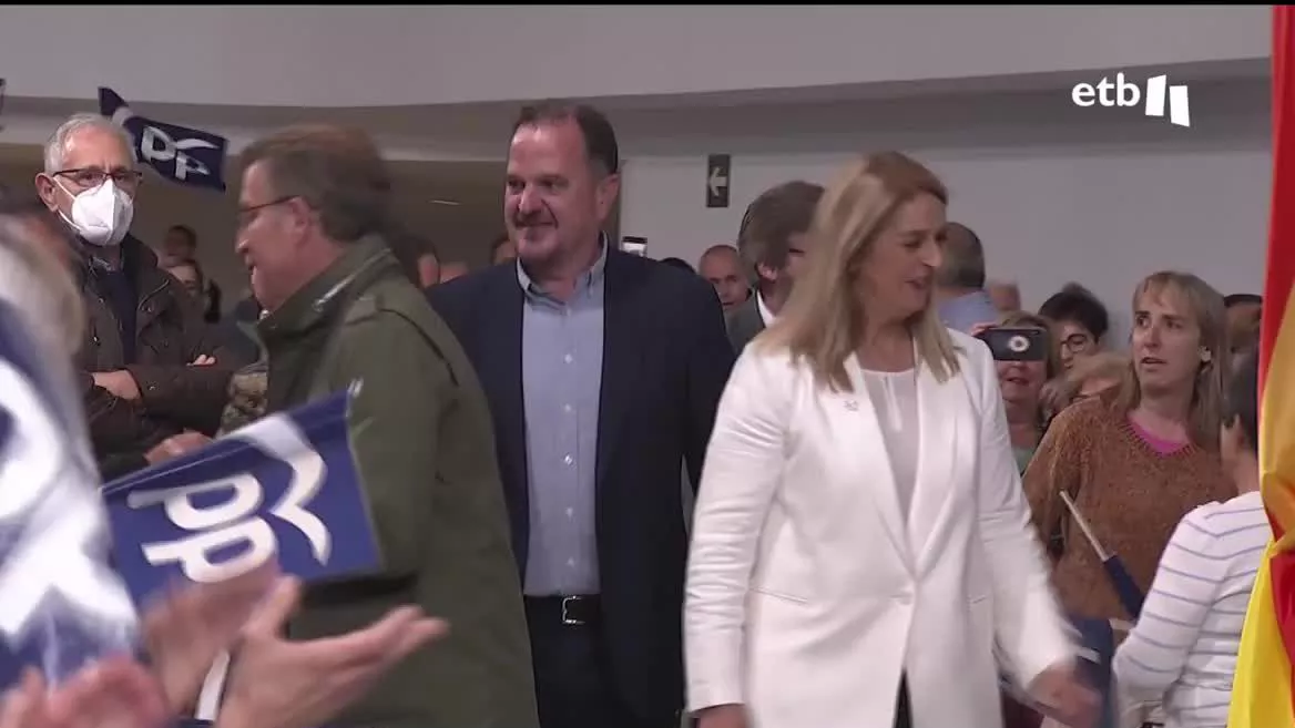 Alberto Núñez Feijóo terminará la maratón de campaña de hoy con una cena-mitin en el palacio Europa. El líder del PP ha venido a apoyar a los candidatos forales y municipales en Euskadi.