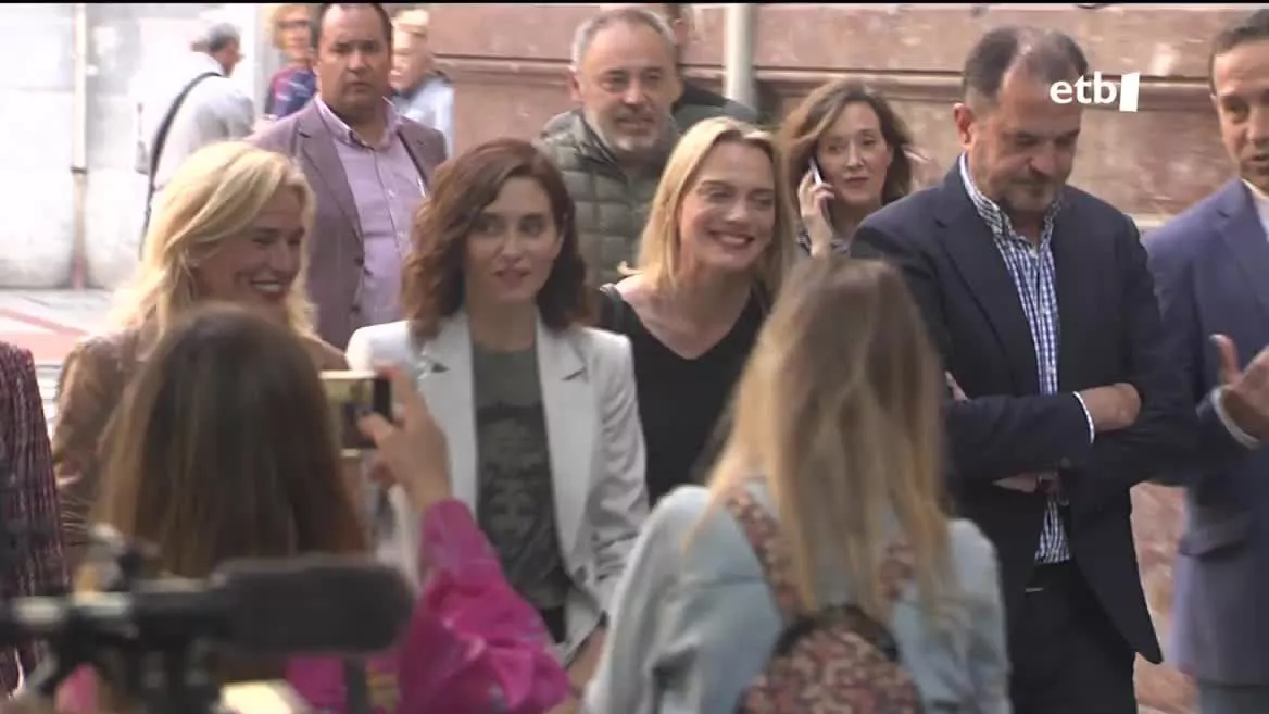 Euskalduna Jauregian 600dik gora lagun bildu ditu, eta horien aurrean esan du Madrilerako duen eredu arrakastatsua Euskadira ekarri nahi duela.