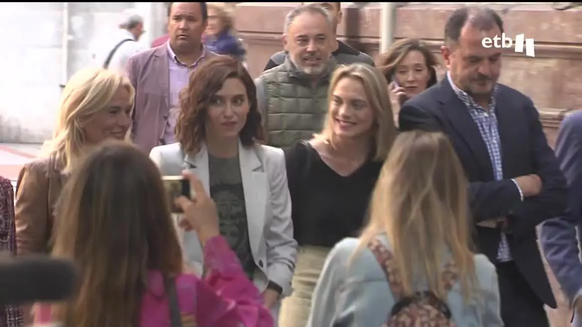 Más de 600 personas se han reunido en el Palacio Euskalduna, y ante ellas Ayuso ha dicho que quiere traer a Euskadi el modelo exitoso que tiene para Madrid.