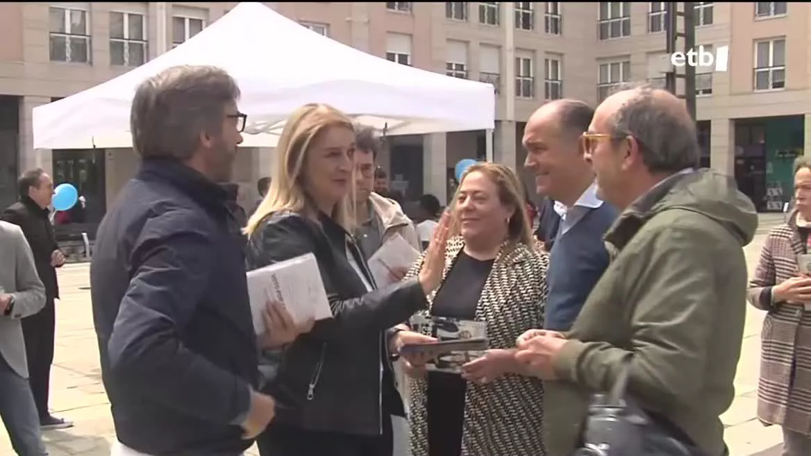 EAJri eta PSEri egotzi die Domaicak trafikoaren kaosa. Horrekin batera, agindu du Lakuarako tranbiaren ordutegia zabaltzea Jaurlaritzari eskatuko diola.