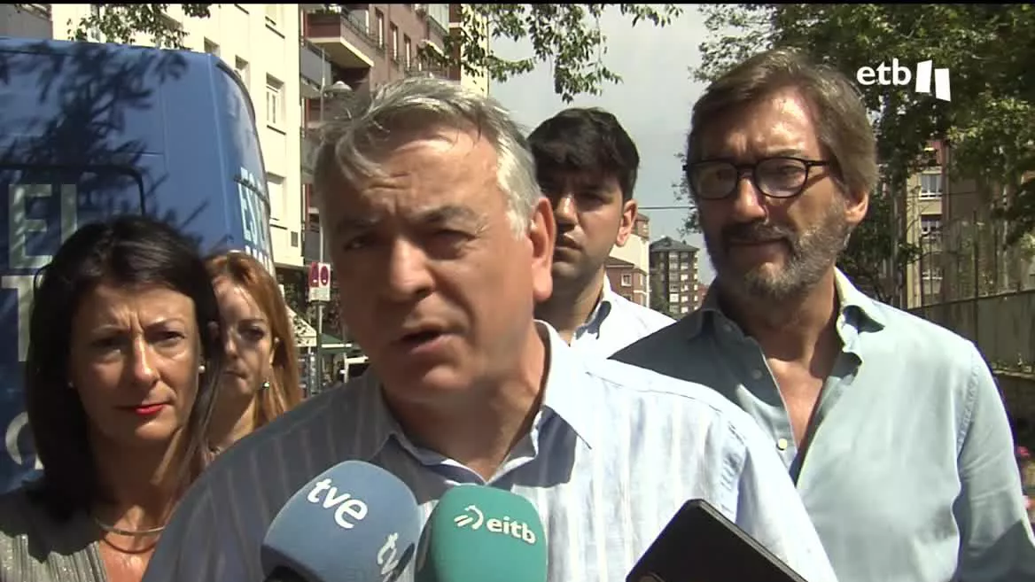 Tras la fuerte tormenta que sacudió ayer Álava, Javier de Andrés ha dicho que debe servir como llamada de atención a las instituciones y ha denunciado que el sector primario está abandonado.
