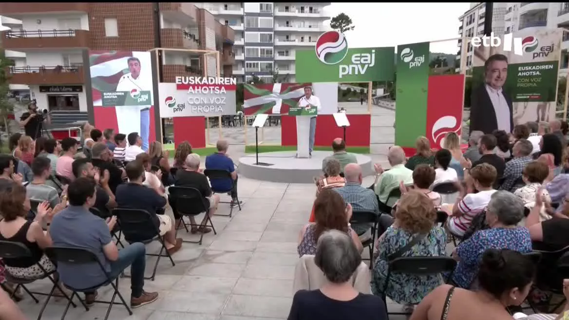 El PNV ha reunido a militantes y simpatizantes en Bakio. Ortuzar ha destacado que el PNV es el único partido que defiende los intereses de Euskadi con absoluta libertad: “Ni izquierdas ni derecha solo, PNV, Aitor y su tractor”. Esteban ha recordado que la ultraderecha es la línea roja del PNV.